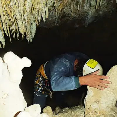 Espeleología avanzada en la Cueva de los Pericos en Confrides