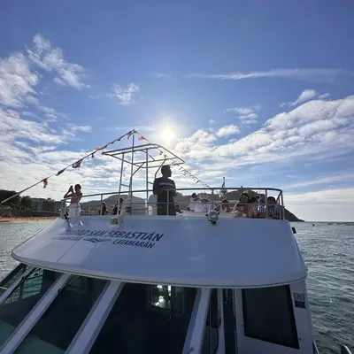 Excursión escolar en catamarán desde el Puerto de San Sebastián