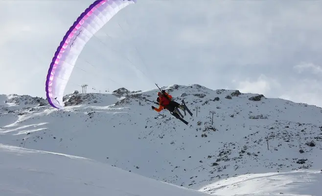Speed tandem en Cerler con parapente y esquís