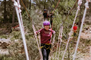 Circuito aéreo con tirolinas para niños en Estivella