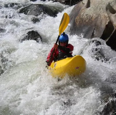 Curso de iniciación al kayak en aguas bravas en la Sierra de Gredos