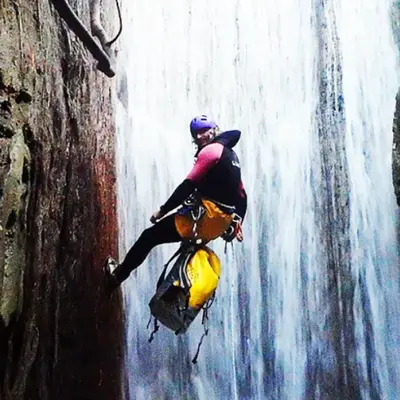 Barranquismo acuático nivel técnico en el Barranco del Nacimiento desde Millares