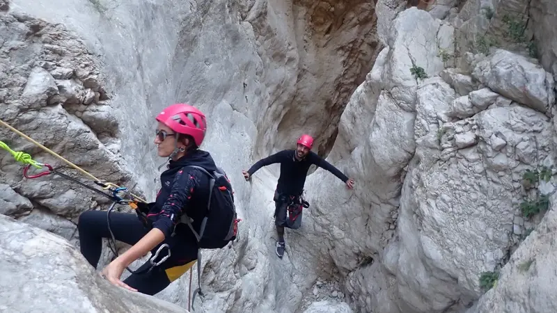 Barranquismo nivel medio en el Barranco de Garx desde Bolulla