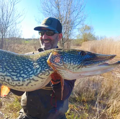 Jornada de Pesca guiada en los embalses alaveses