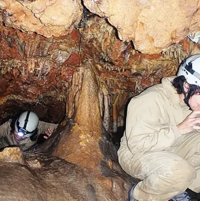 Espeleología de iniciación en la Cueva de la Sarsa en Bocairent