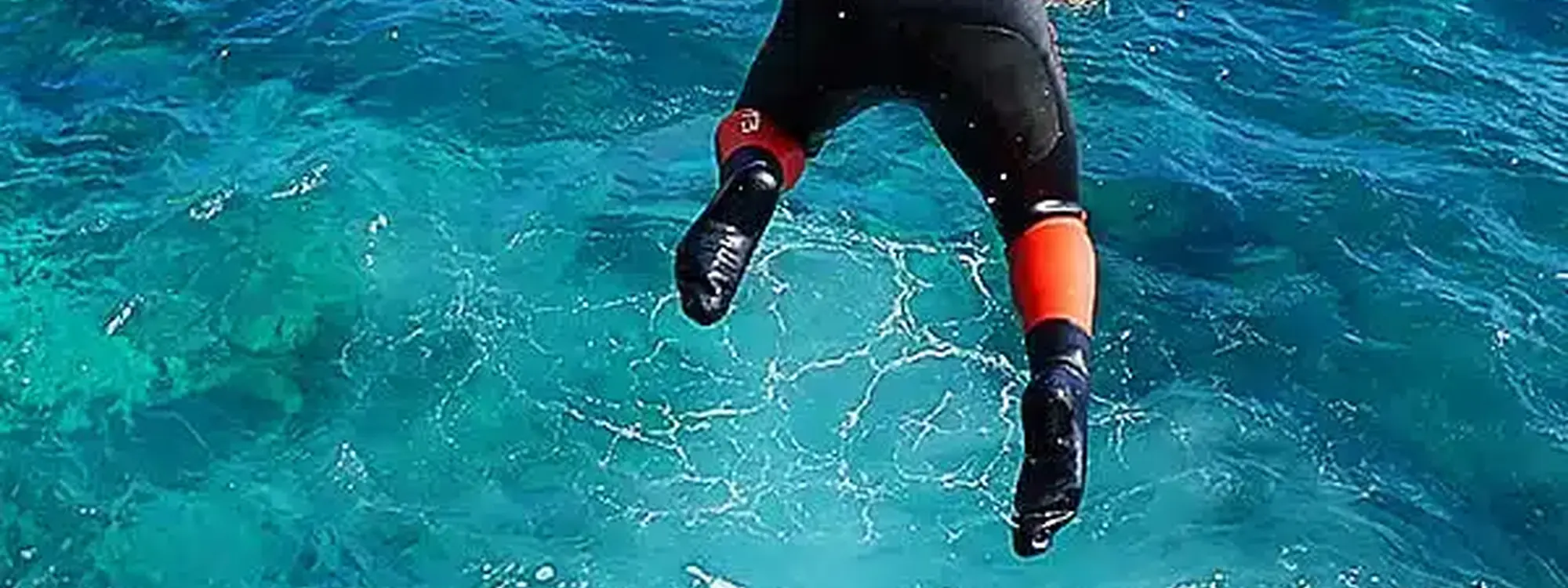 Coasteering por los acantilados de la Playa de Torres en Villajoyosa