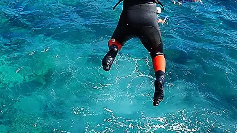 Coasteering por los acantilados de la Playa de Torres en Villajoyosa