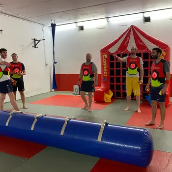 Humor amarillo indoor en San Sebastián, Guipúzcoa
