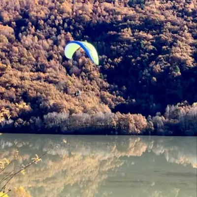 Vuelo en parapente biplaza sobre el Valle de Tena, Pirineo Aragonés