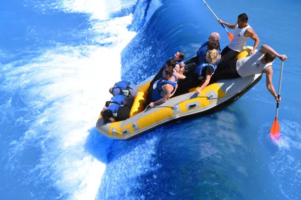 Rafting en el río Segura con paella, bebida y postre en un restaurante a orillas del río