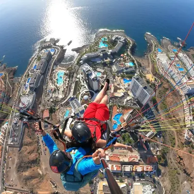 Vuelo de parapente PREMIUM con el campeón nacional Daniel Crespo en Adeje, Tenerife