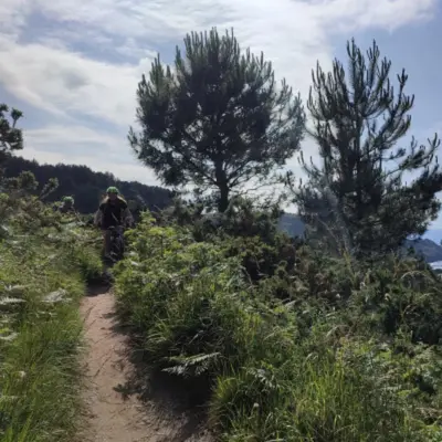 Ruta guiada en bicicleta de montaña por la Costa Vasca desde San Sebastián