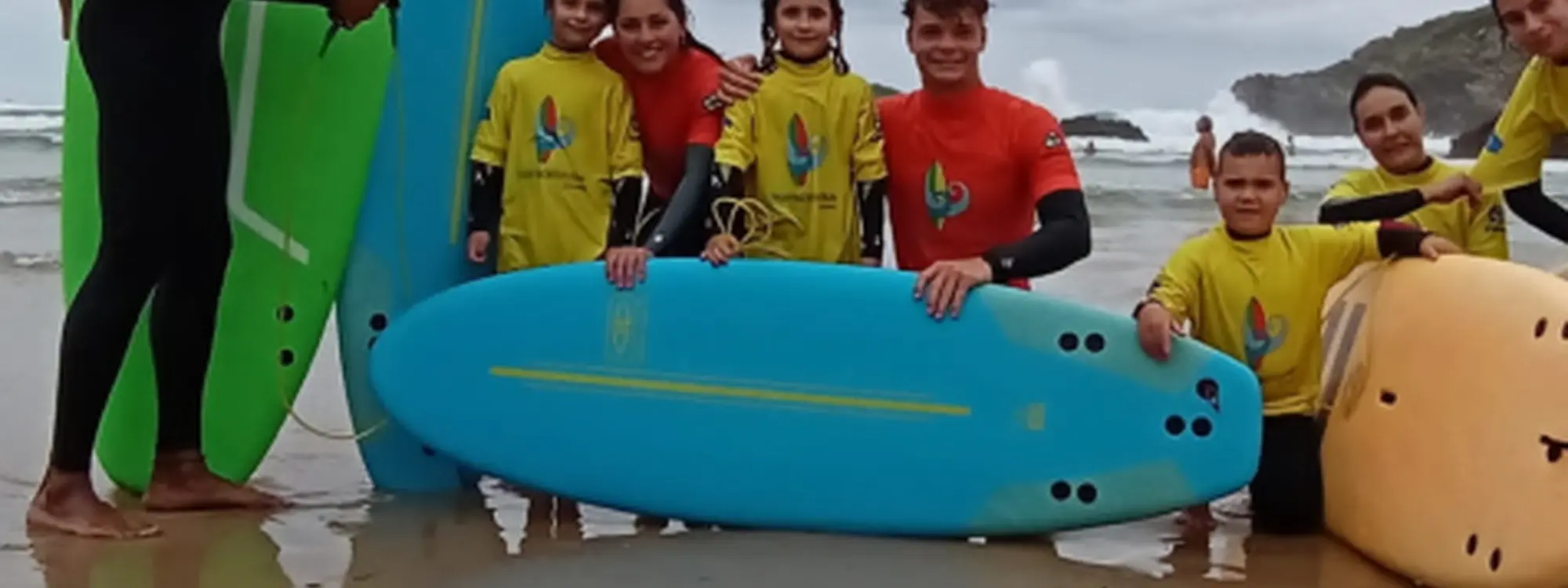 Clase de surf de 1 hora para niños en Llanes