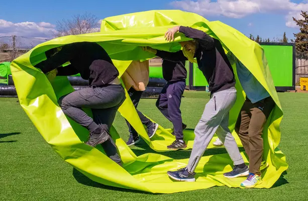 Pack de humor amarillo + fútbol burbuja en La Canonja