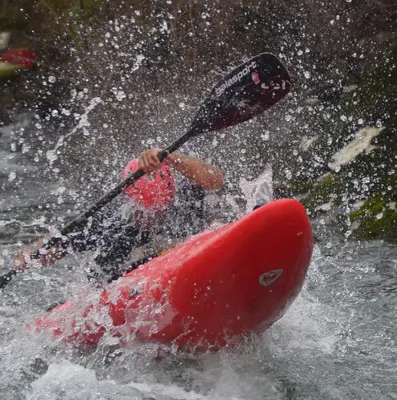Curso de iniciación al kayak en aguas bravas en la Sierra de Gredos