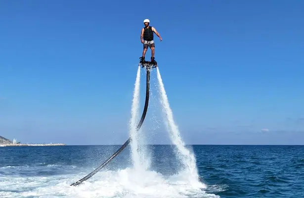 Experiencia Flyboard Sitges: Adrenalina en el agua - 1 hora