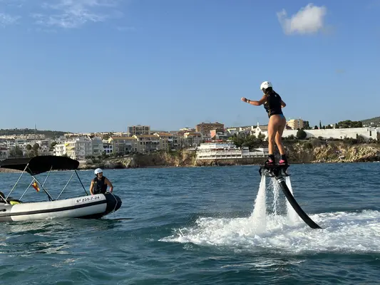 Experiencia Flyboard Sitges: Adrenalina en el agua - 1 hora