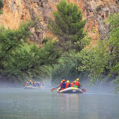 Rafting por el río Segura en el Cañón de los Almadenes con visita a las cuevas de los Monigotes y de las Nutrias