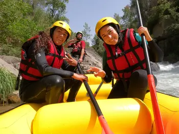 Descenso de rafting en Montanejos por el río Mijares