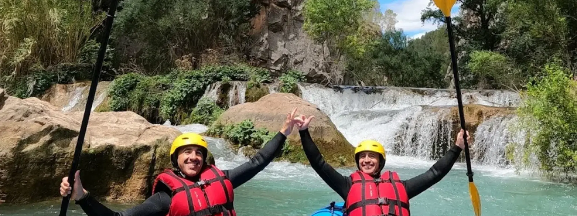 Descenso en kayak por las aguas bravas del río Mijares en Montanejos, Castellón