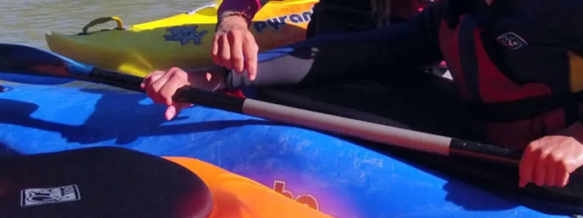 Curso de kayak completo en aguas bravas en Murillo de Gállego, Zaragoza