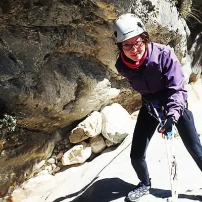 Barranquismo nivel iniciación en el Barranco de la Canal en Beniardá