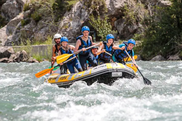 Rafting en el río Ésera por la mañana desde Santa Liestra y San Quílez
