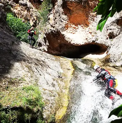 Barranquismo acuático nivel técnico en el Barranco del Nacimiento desde Millares