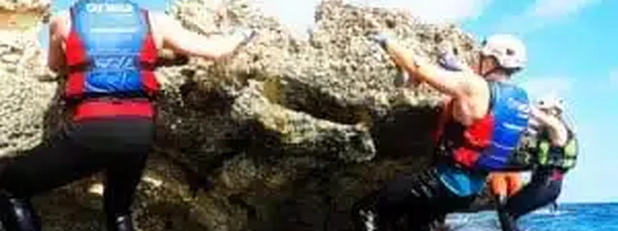 Coasteering por los acantilados de la Playa de Torres en Villajoyosa