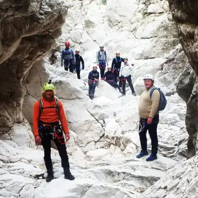 Barranquismo nivel medio en el Barranco del Infierno en Vall d’Ebo