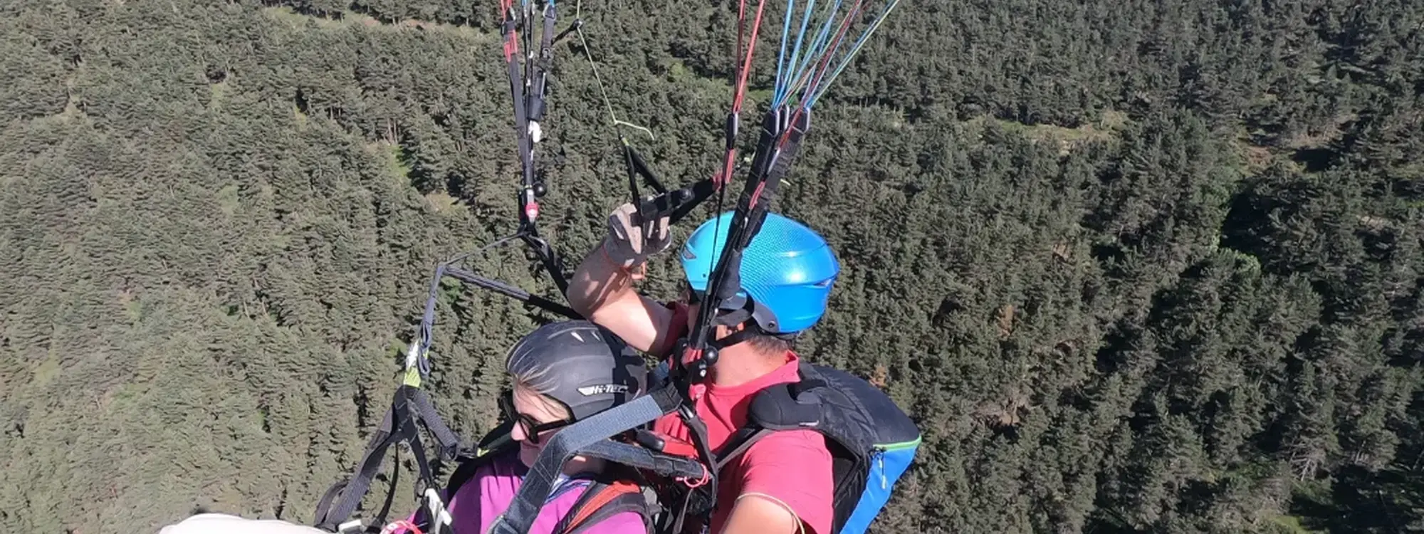 Bautismo de vuelo en parapente en Somosierra sobre el Valle del Lozoya