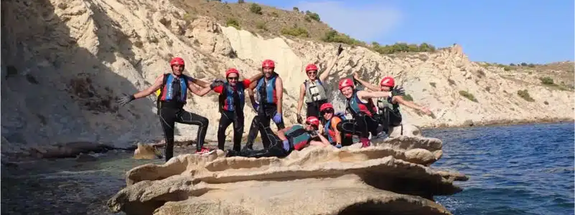 Coasteering por los acantilados de la Playa de Torres en Villajoyosa