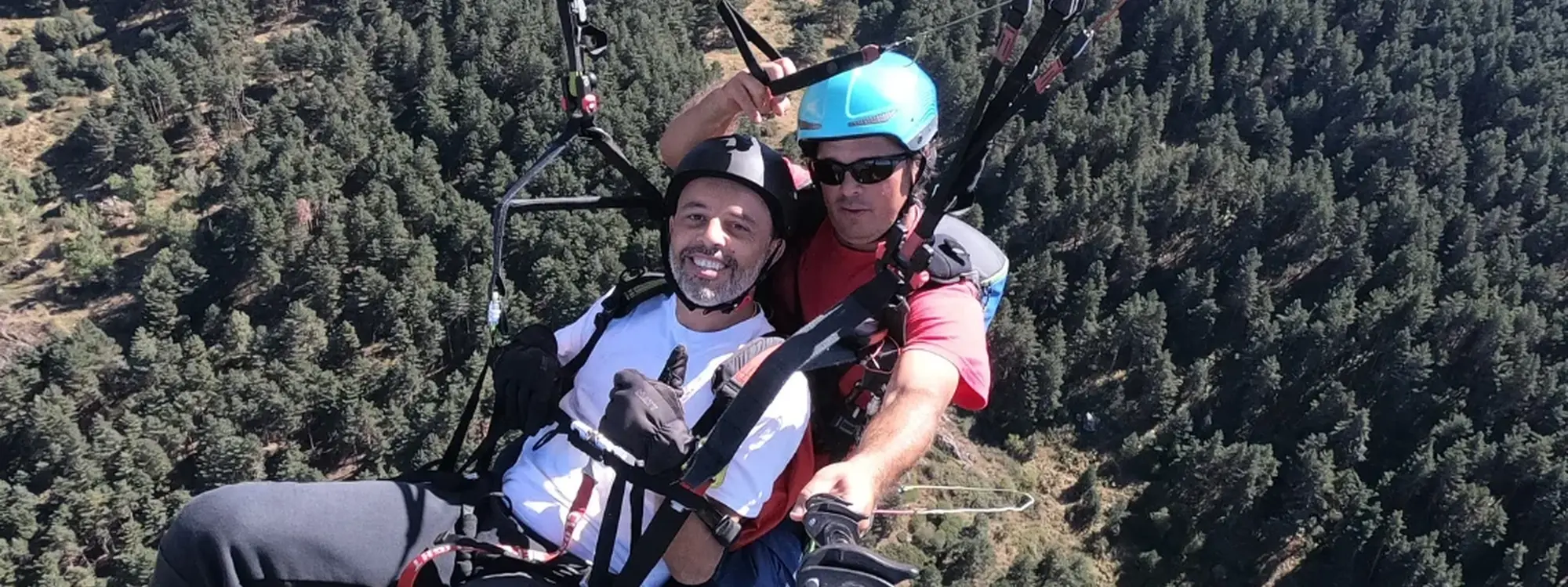 Bautismo de vuelo en parapente en Somosierra sobre el Valle del Lozoya