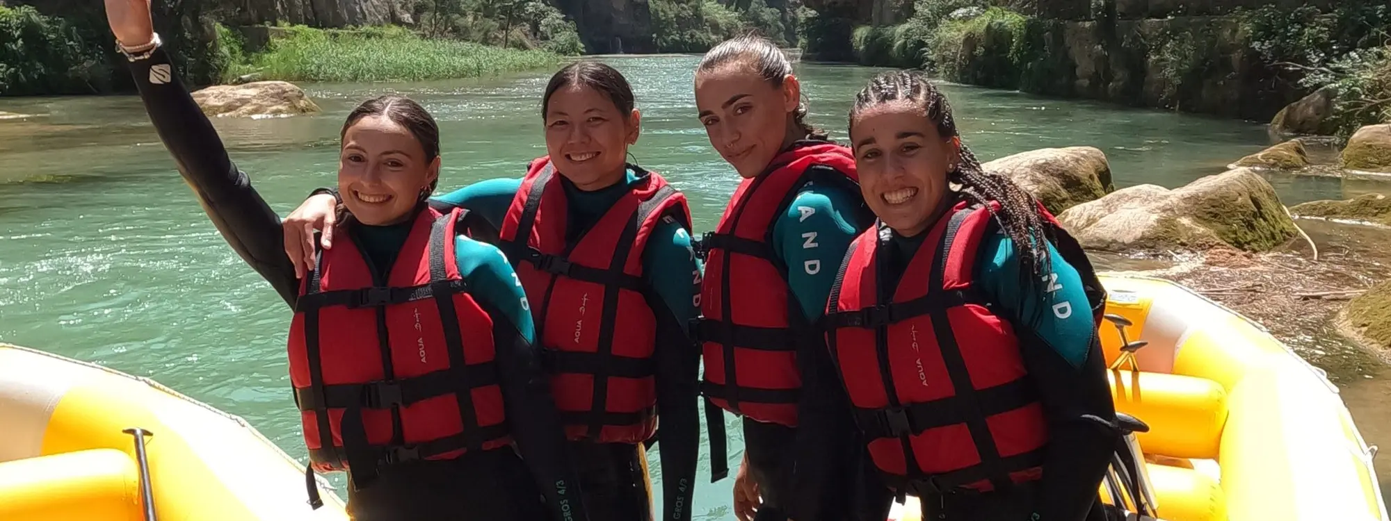 Descenso de rafting en Montanejos por el río Mijares