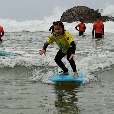 Curso de Surf de 5 clases de 1 hora para niños en Llanes
