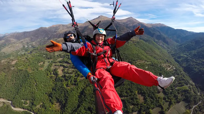 Vuelo biplaza en el Valle de Benasque desde Castejón de Sos
