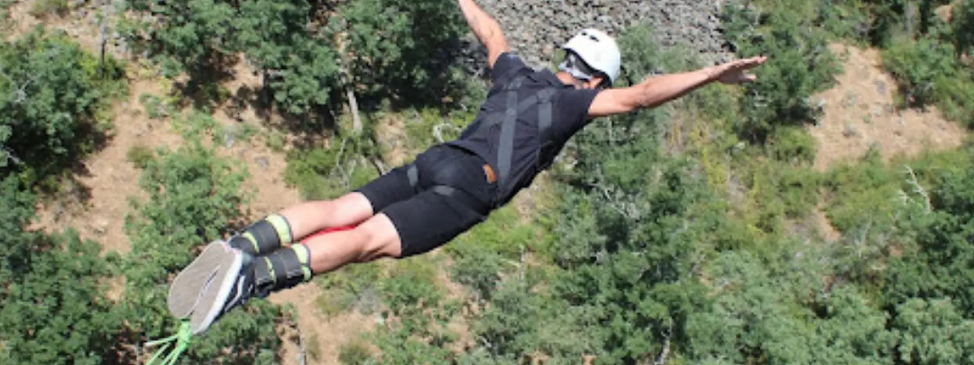 El mayor salto de Puenting (High Jumping) desde el viaducto de Buitrago en Madrid