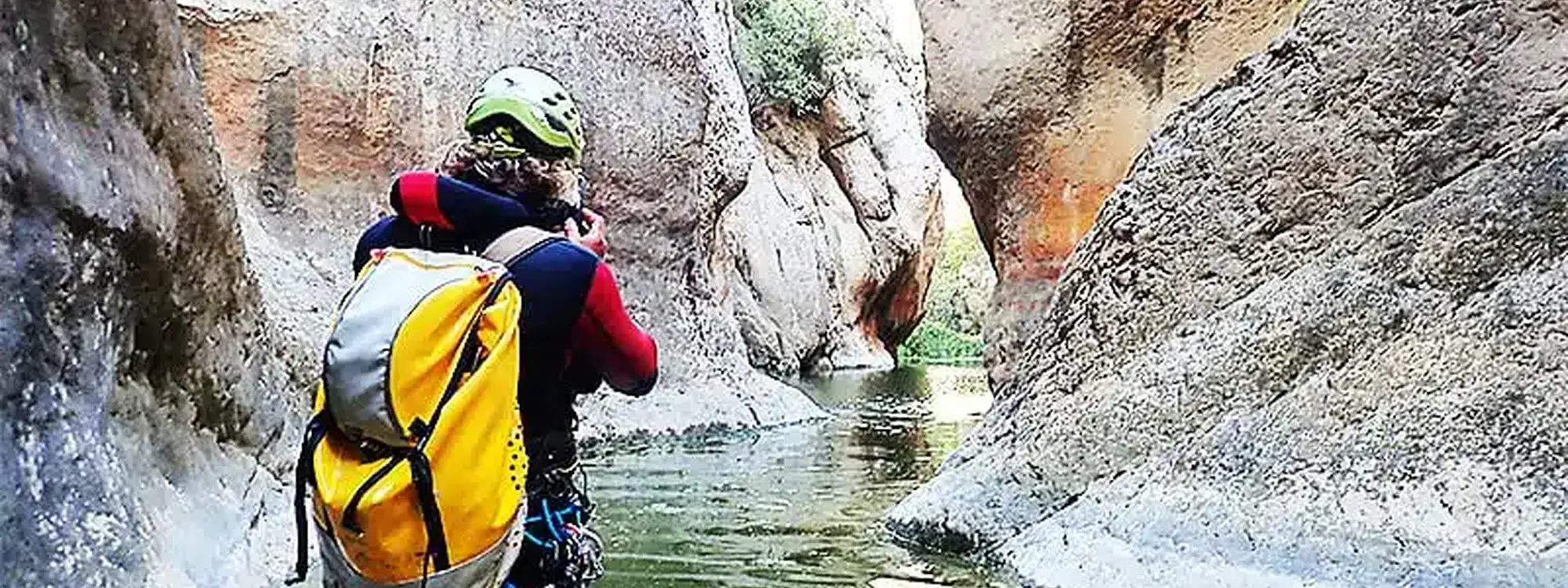 Barranquismo acuático nivel medio en el río Amadorio desde Relleu