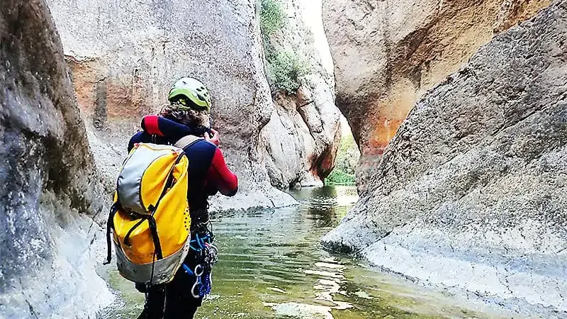 Barranquismo acuático nivel medio en el río Amadorio desde Relleu