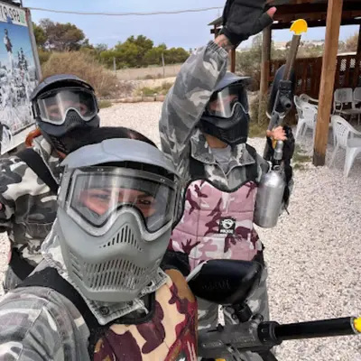 Paintball adulto con zona de barbacoa en Alicante