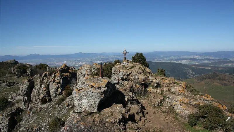 Ruta guiada al monte Toloño con almuerzo tradicional