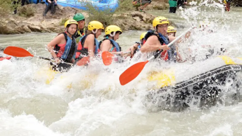 Rafting de aguas bravas por el tramo más salvaje del río Genil desde Cuevas Bajas
