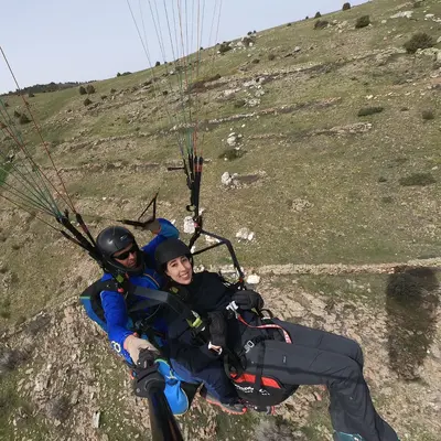Vuelo en parapente por la vertiente sur de la Sierra de Gredos desde Cebreros