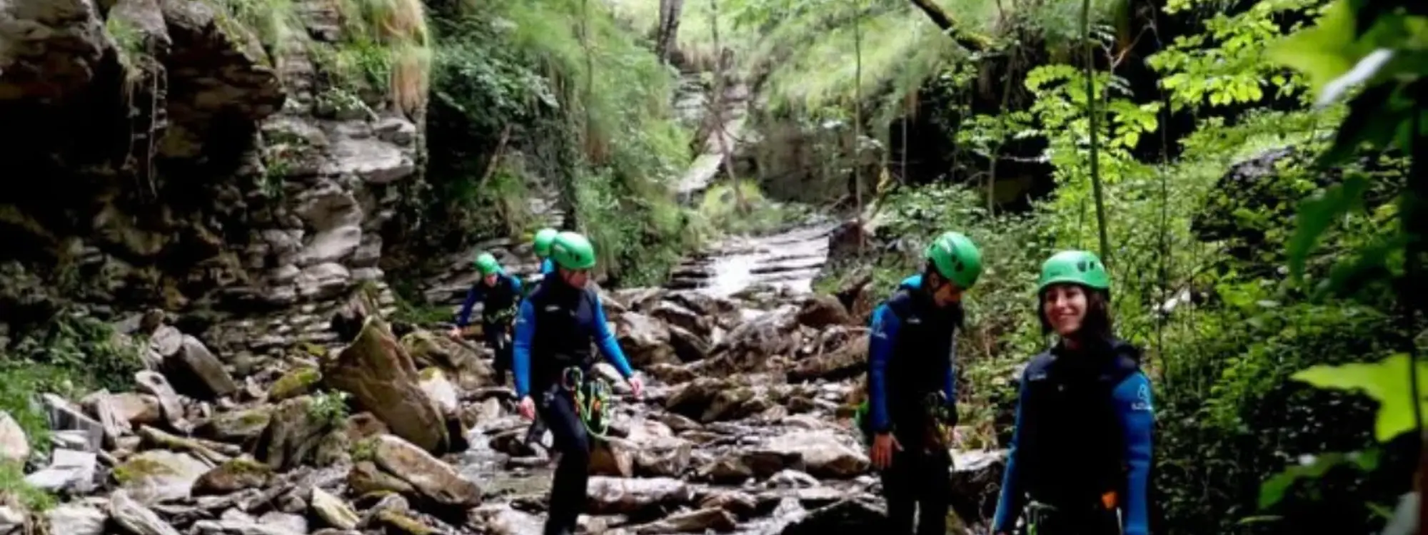 Barranquismo acuático en el barranco de Agiñaga en Agíñiga, Álava