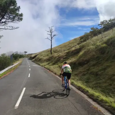 Ruta guiada privada en bicicleta de carretera por la Costa Vasca con recogida en alojamiento