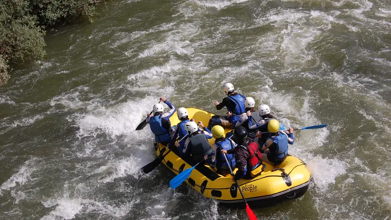 Rafting en los Picos de Europa por las bravas aguas de los ríos Deva y Cares