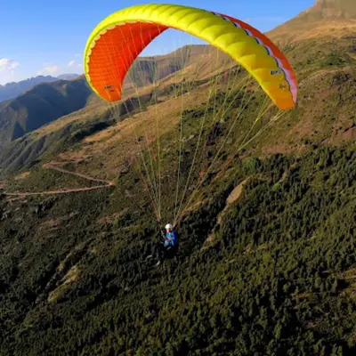 Vuelo biplaza en el Valle de Benasque desde Castejón de Sos