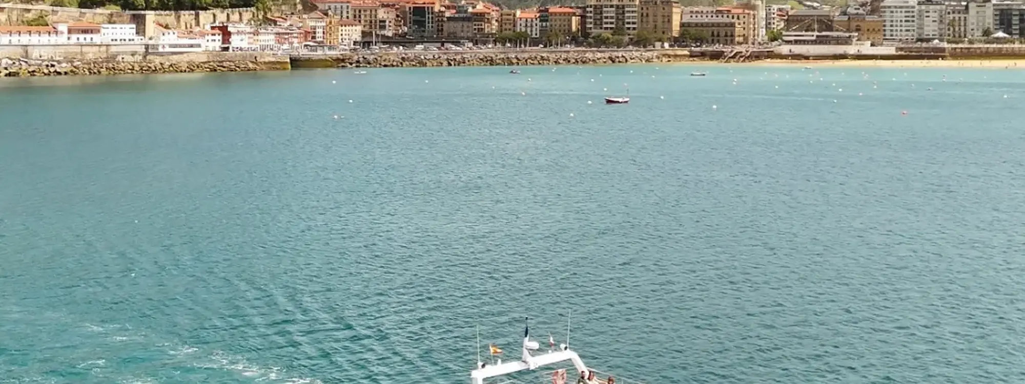 Excursión escolar en catamarán desde el Puerto de San Sebastián