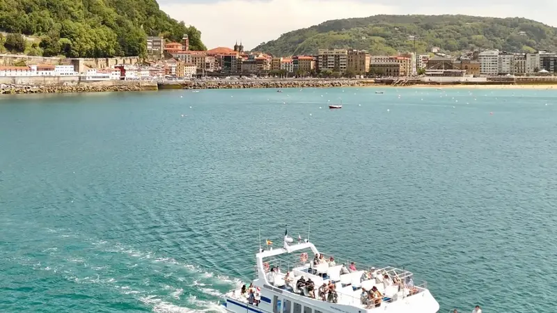 Excursión escolar en catamarán desde el Puerto de San Sebastián