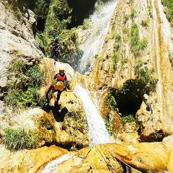 Barranquismo acuático nivel técnico en el Barranco de Otonel en Valencia